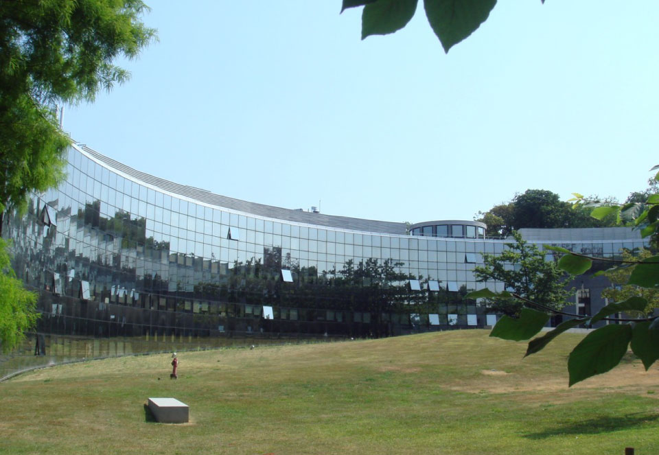 Campus de l'EDHEC - Photo : 神风, Wikipédia (CC BY-SA 4.0)